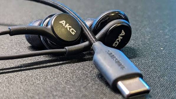 Écouteurs Filaire USB Type-C - Samsung - AKG TYPE-C Earphones  – Microphone Intégré – Son Haute Fidélité – Garantie 06 Mois